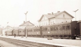 Wagony boczniaki na stacji Zakopane, 1974. Fot. A. Susicki. Numer...